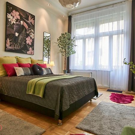 M52 Apartment - Hostaid Boedapest Buitenkant foto