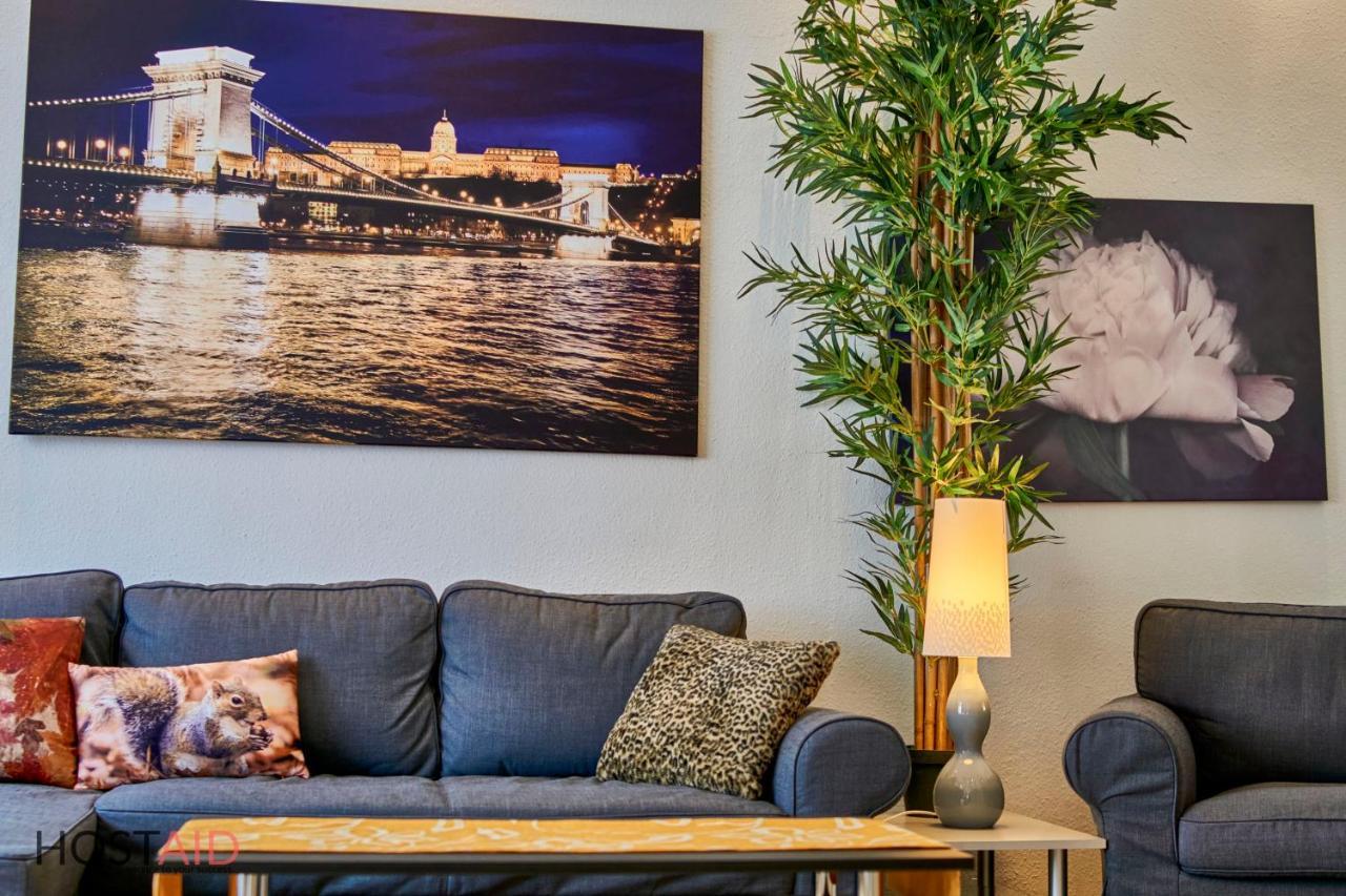 M52 Apartment - Hostaid Boedapest Buitenkant foto
