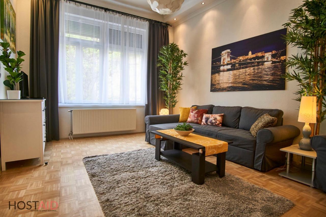 M52 Apartment - Hostaid Boedapest Buitenkant foto
