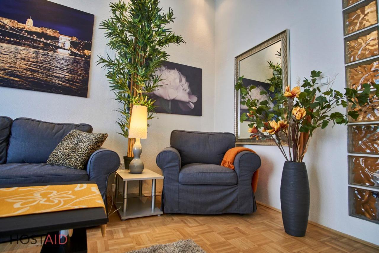 M52 Apartment - Hostaid Boedapest Buitenkant foto