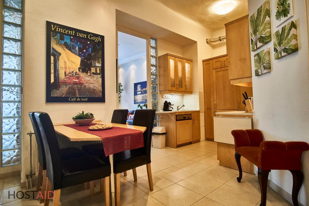 M52 Apartment - Hostaid Boedapest Buitenkant foto