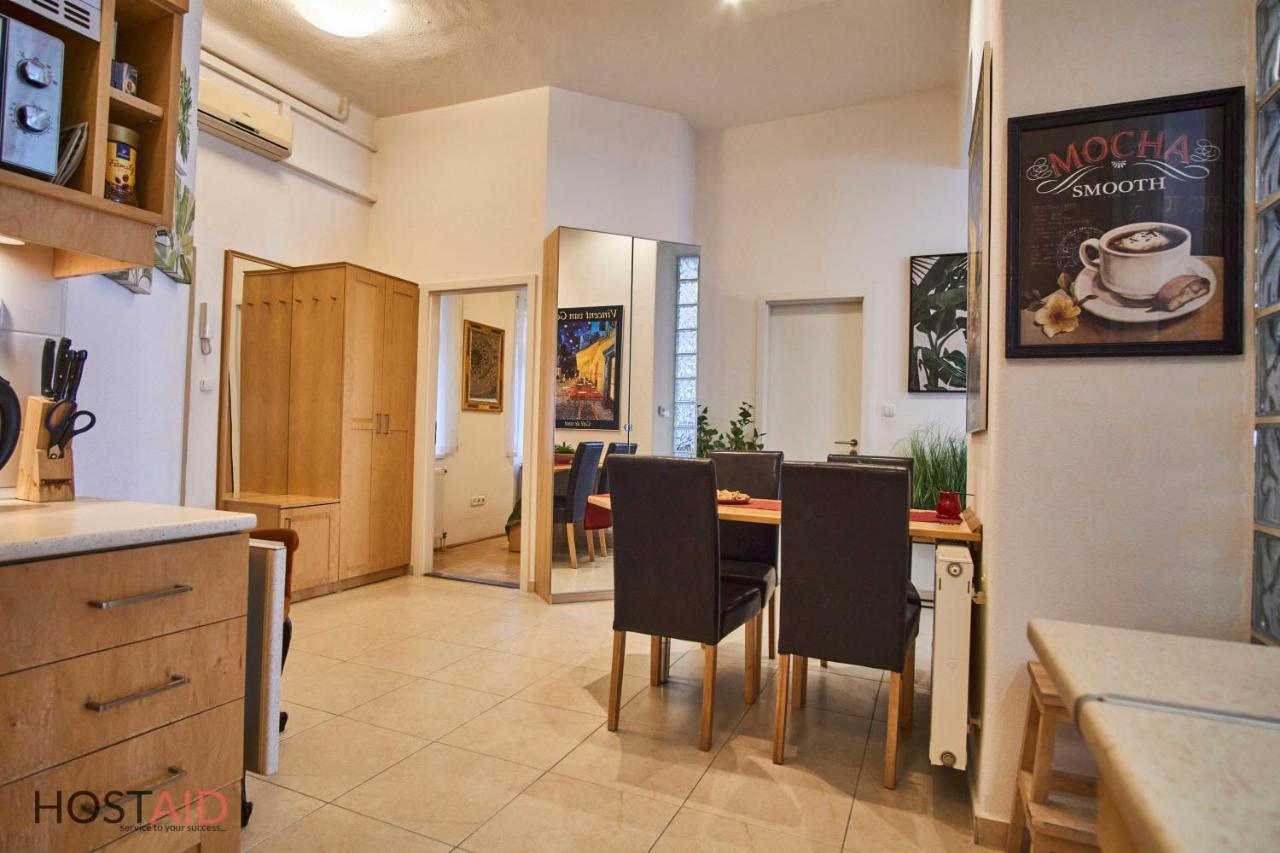 M52 Apartment - Hostaid Boedapest Buitenkant foto