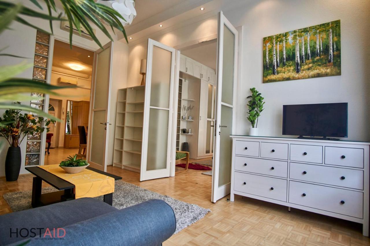 M52 Apartment - Hostaid Boedapest Buitenkant foto