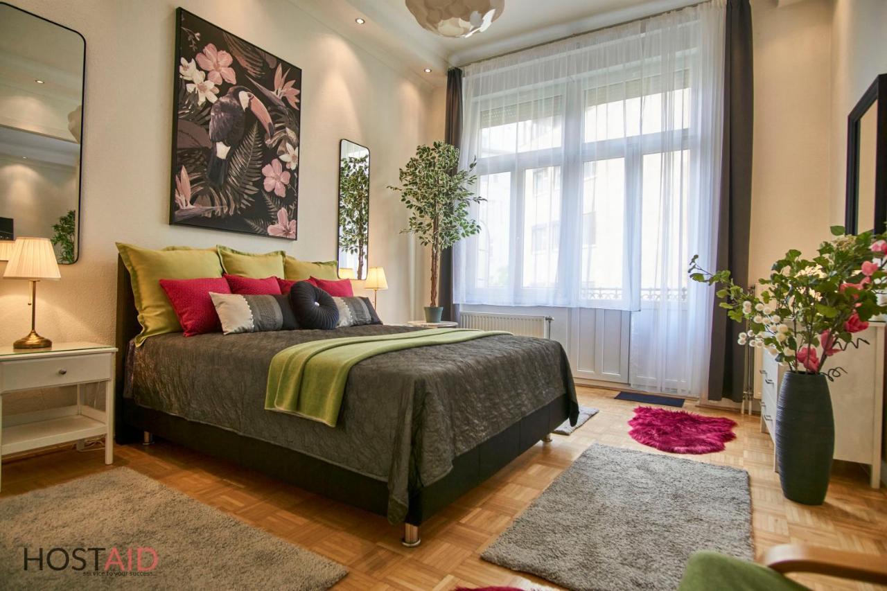 M52 Apartment - Hostaid Boedapest Buitenkant foto